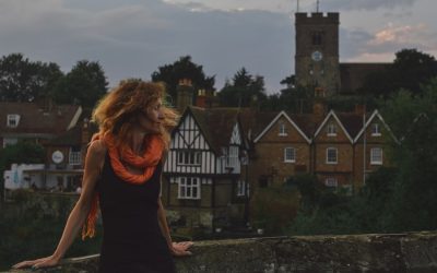 Comment assortir un foulard avec sa robe de soirée
