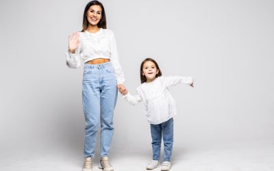 Découvrez 10 façons stylées de porter le jean mom